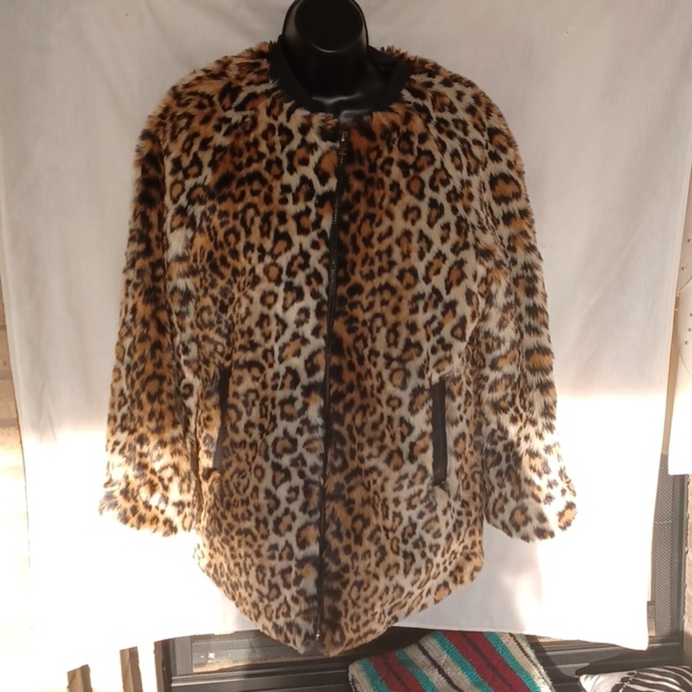 Small Forever 21 Faux Leopard Fur Coat, quilted lining, warm, cozy